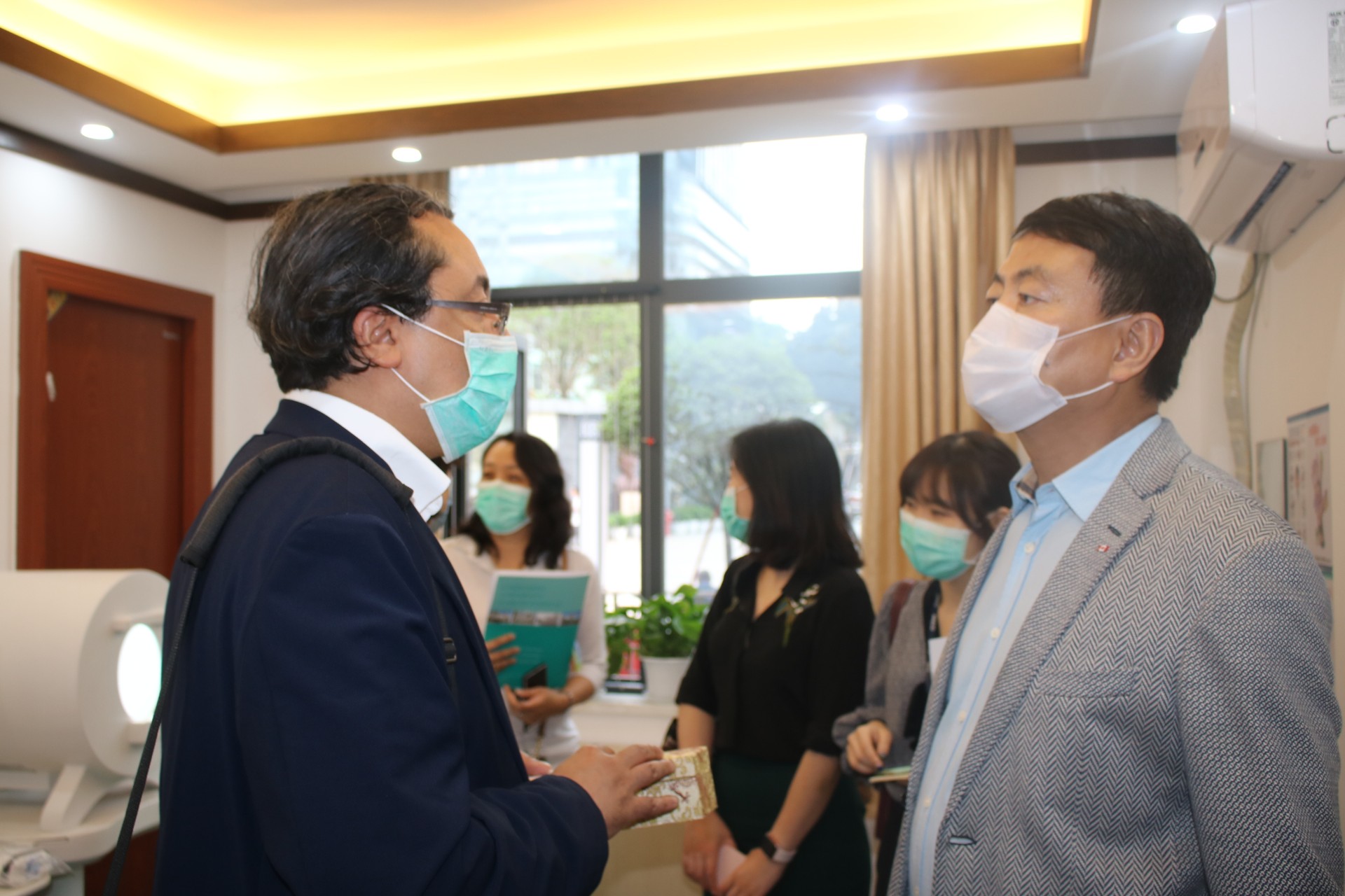 参会2.jpg 参会2.jpg